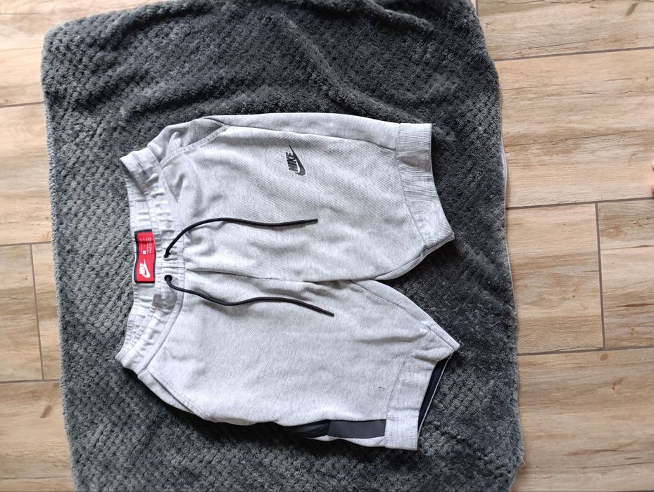 шорти nike tech fleece