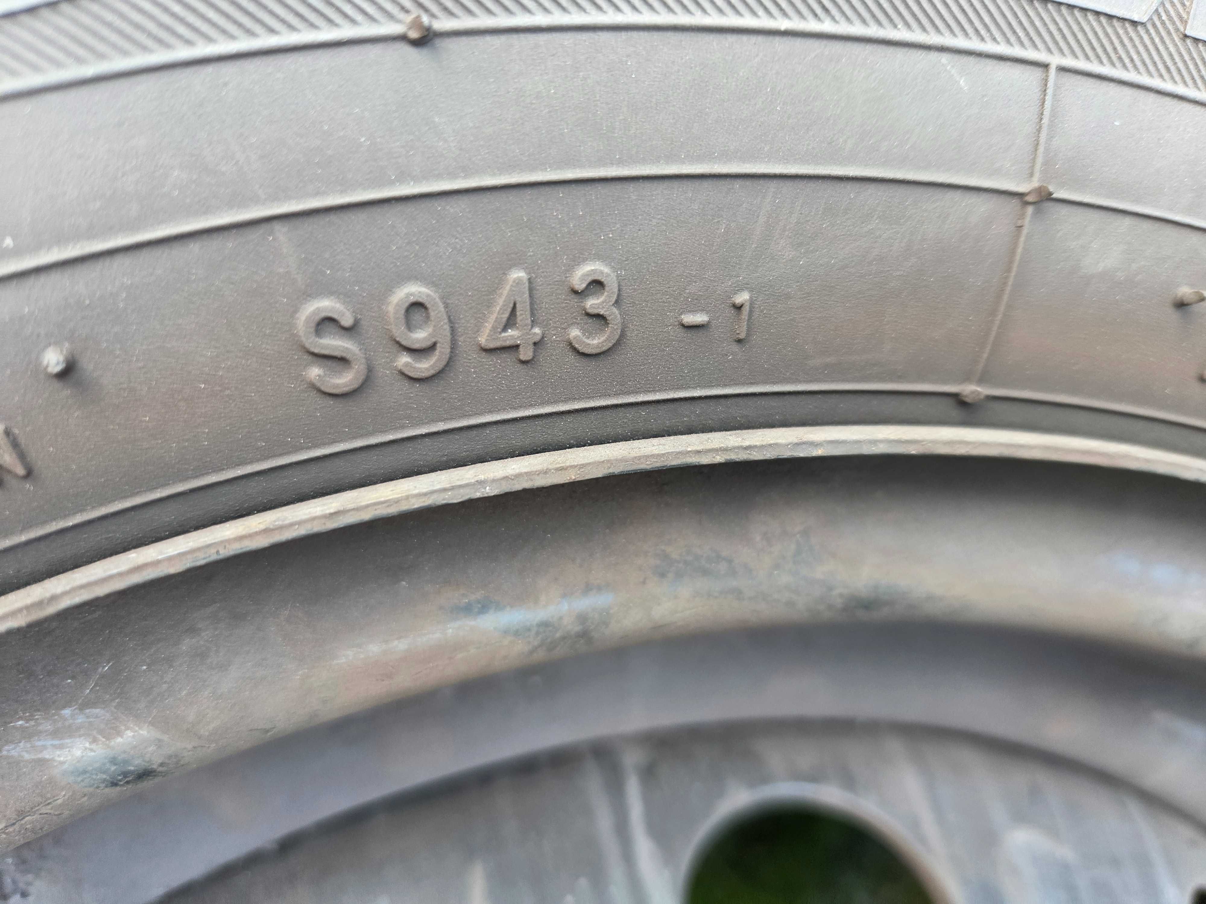 Koła z felgą stalową 15''  4x100, opony 175/65 R15 Toyo Snowprox s943