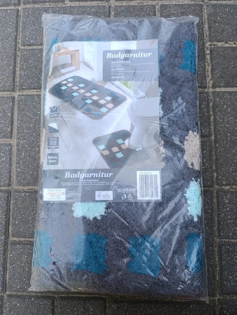 Zestaw łazienkowy (Badgarnitur) wykonany w 100% z poliestru