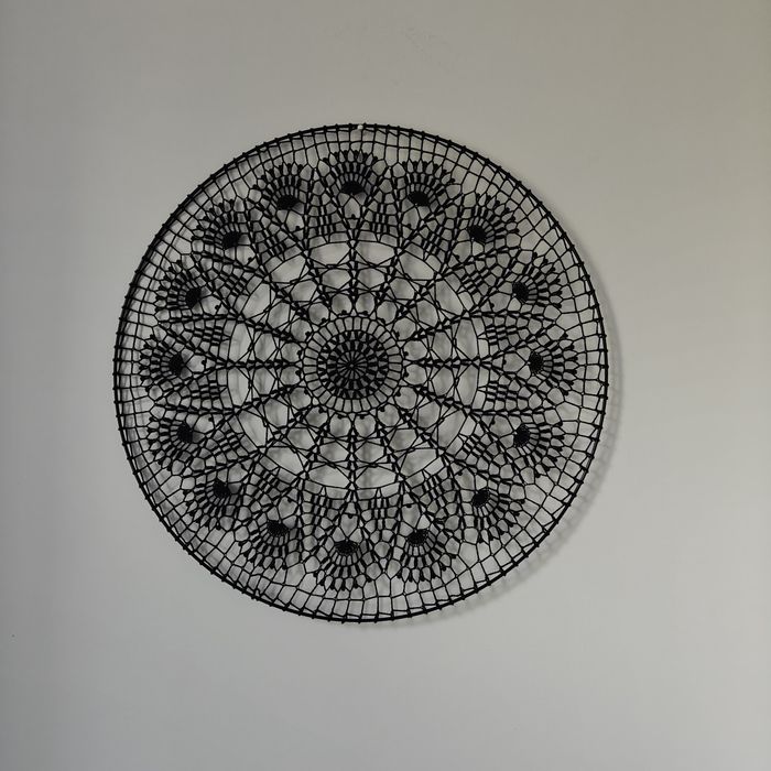 Czarna koronkowa mendala 60cm szydełkowana