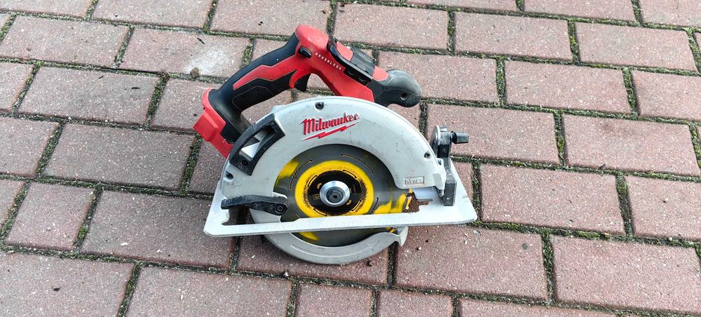 Piła tarczowa Milwaukee M18  190mm stan bdb