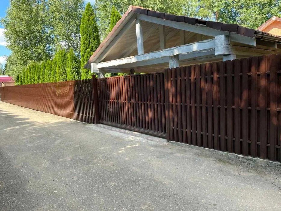 Заборы и металлоконструкции: навесы, вольеры, бытовки монтаж