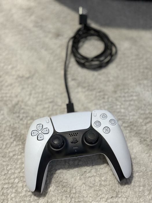 PlayStation 5 com Leitor + Caixa + Comando + GT7 – Como Nova