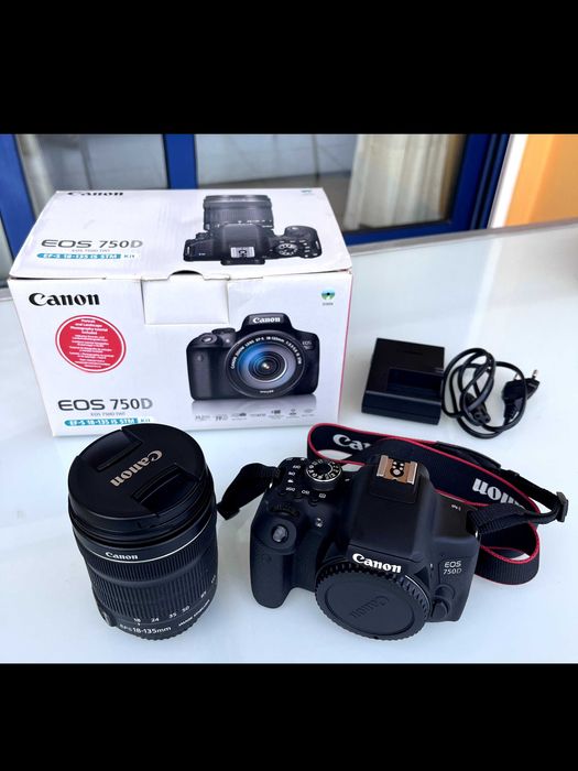 Canon EOS 750D com Objetiva 18-135 mm como nova