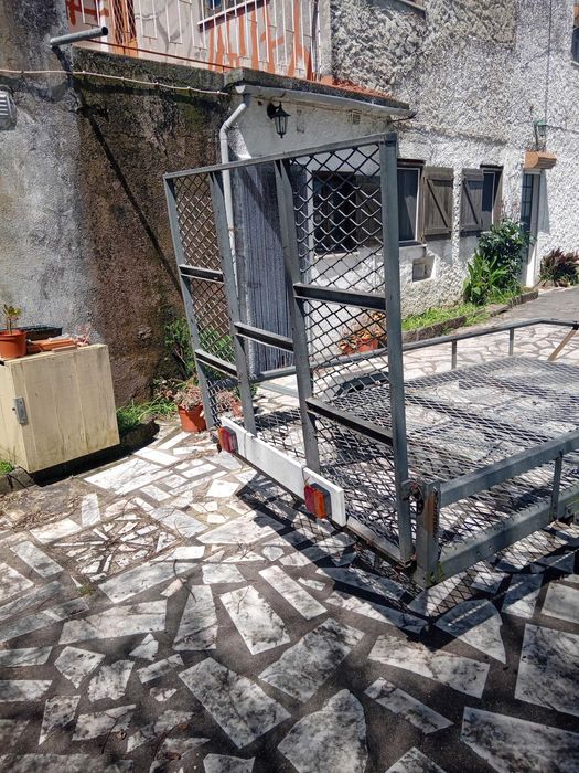 reboque, ideal para transportar motocicletas quatro