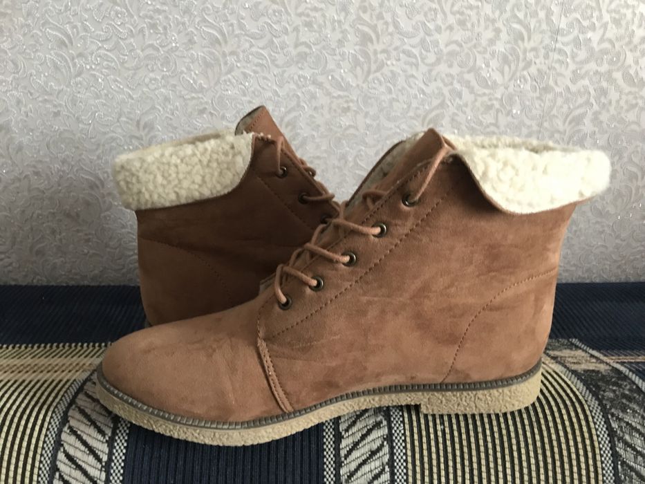 Жіноче взуття  розмір 42, по устілці приблизно 27 см
