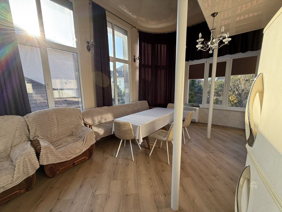 Сдам дом Архитекторская  с ремонтом 4 к 150 м ,место для авто! Киевски