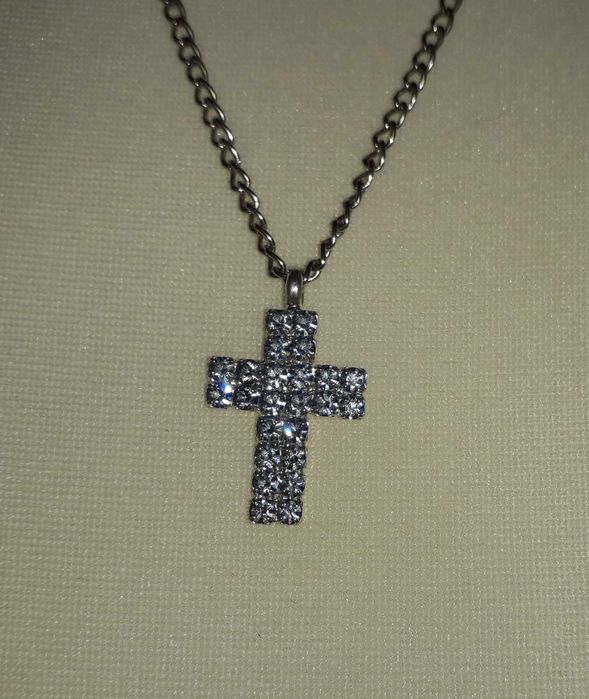 Łańcuszek damski z krzyżykiem, błękitne kryształki. Dł.48/53cm