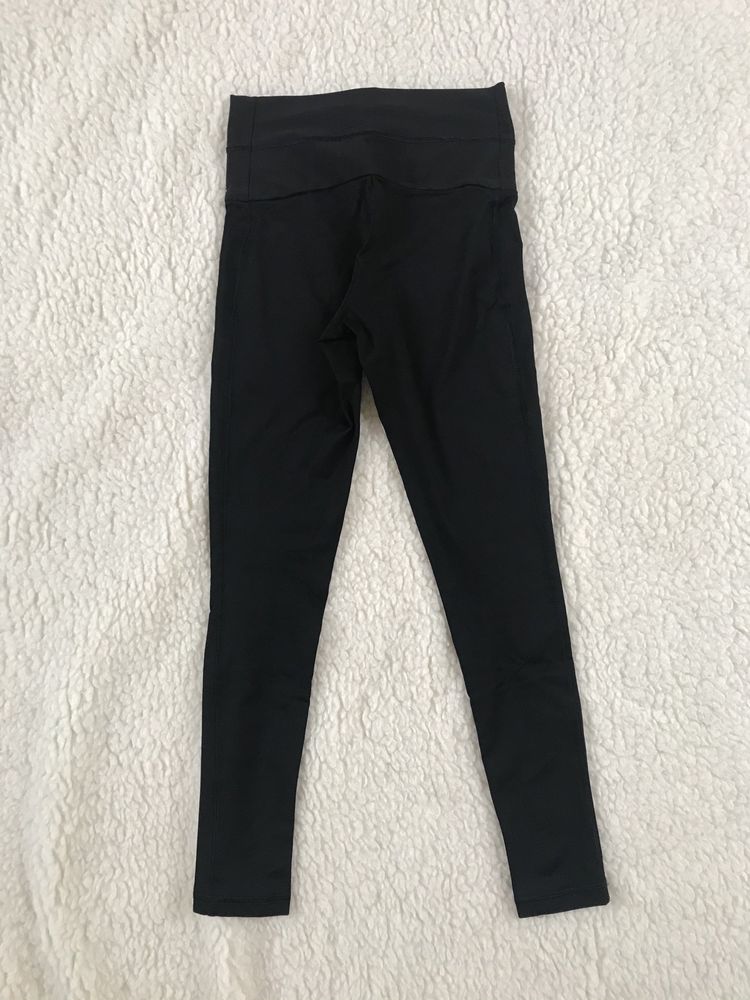 Długie czarne legginsy sportowe Calzedonia jesień zima basic