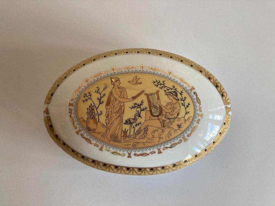 Caixa oval em porcelana