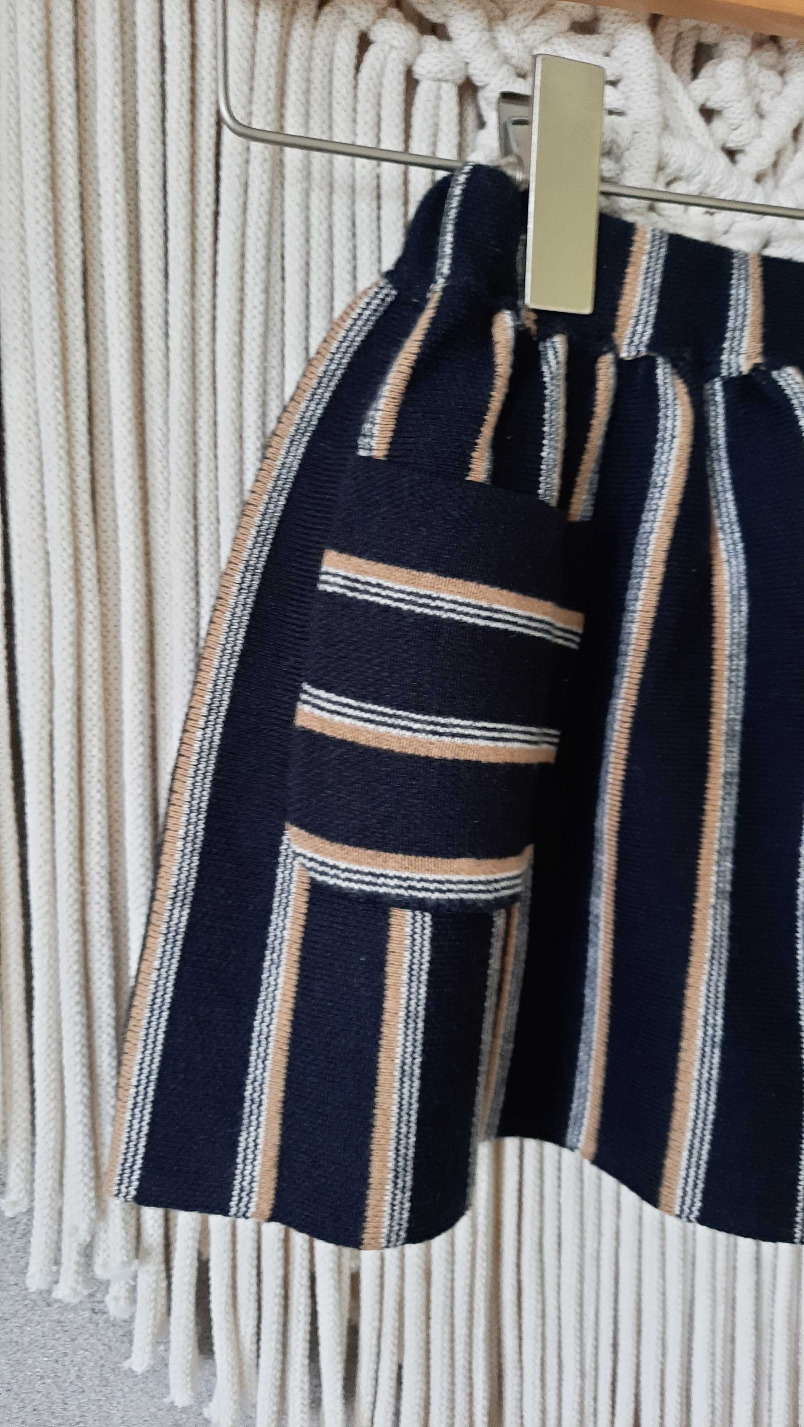 Zara czarna spódniczka w paski R 98 z kieszeniami