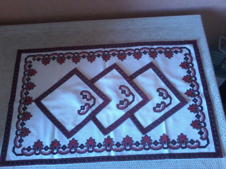 Продаю набор, вышитые крестиком
