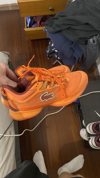 Lote de roupa e calcado