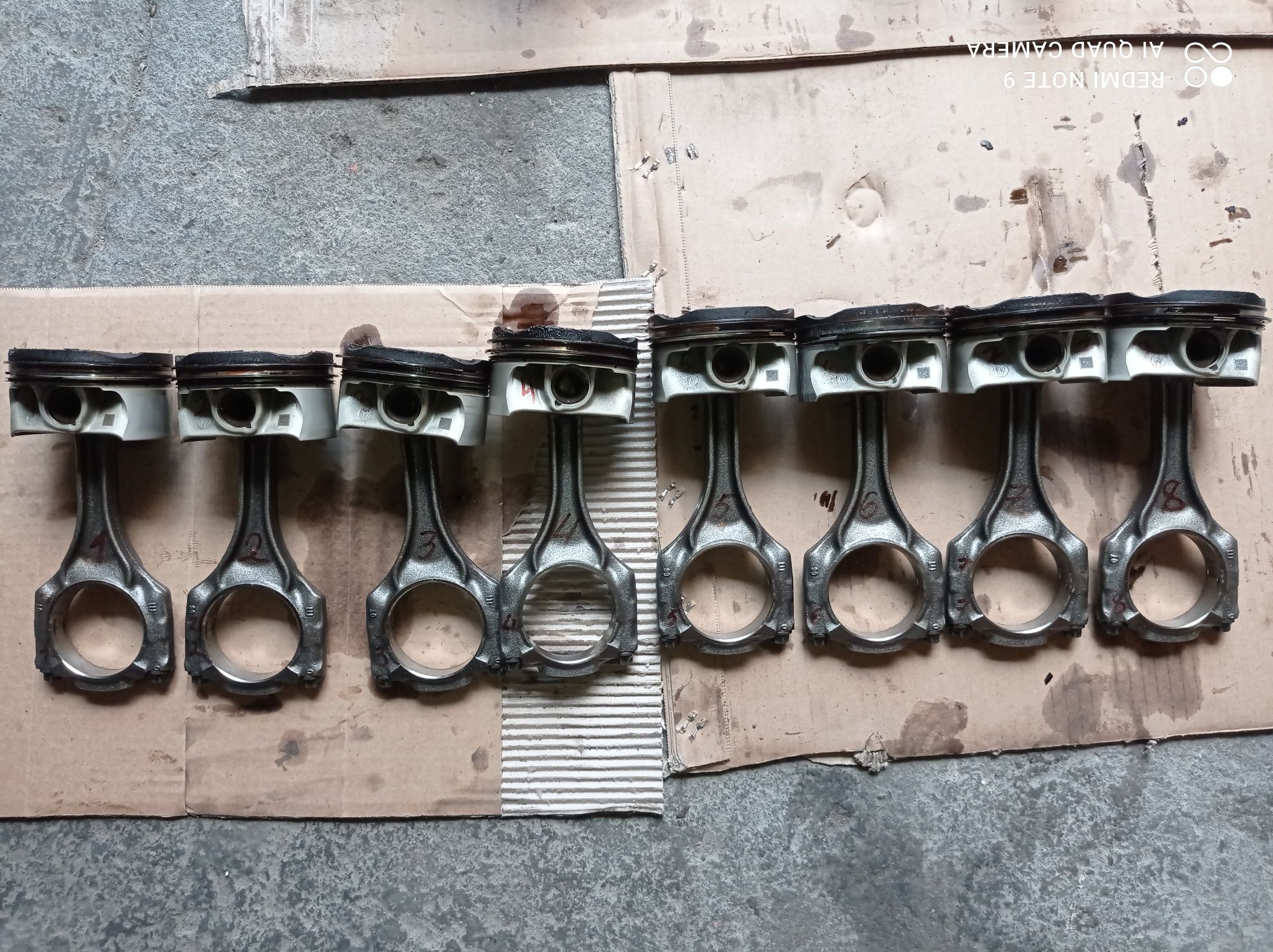 Tłoki z korbowodami silnika 4.4 V8. N63B44D. BMW