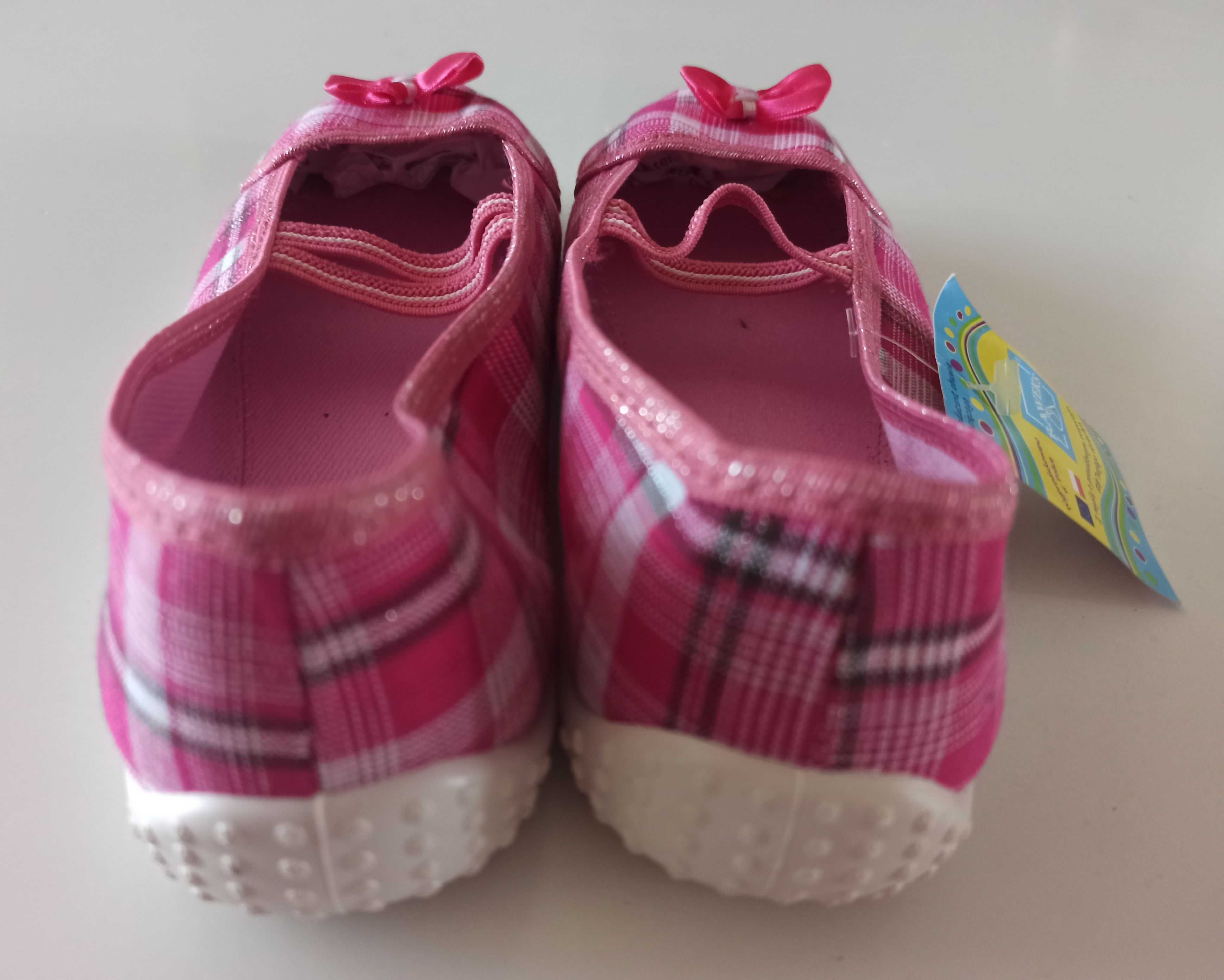 pantofle dla dziewczynki w różową kratkę Raweks rozmiar 35 NOWE
