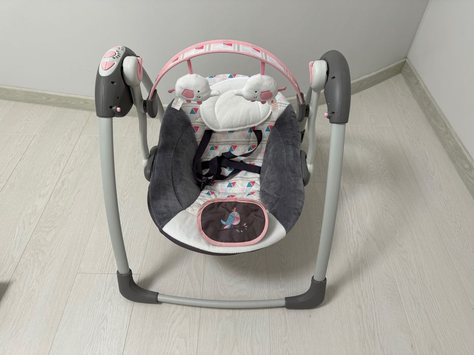 Дитяча гойдалка, заколисуючий центр