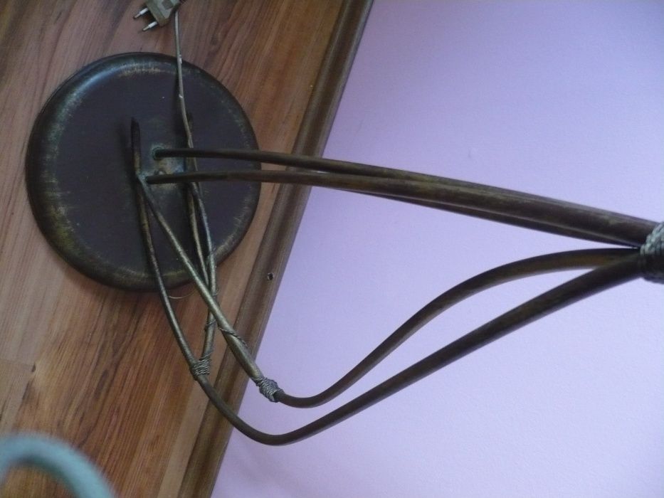 Duża lampa stojąca