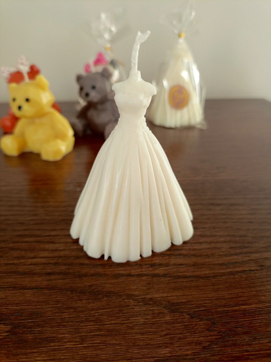 Świeczka sojowa suknia ślubna lub miś 3d