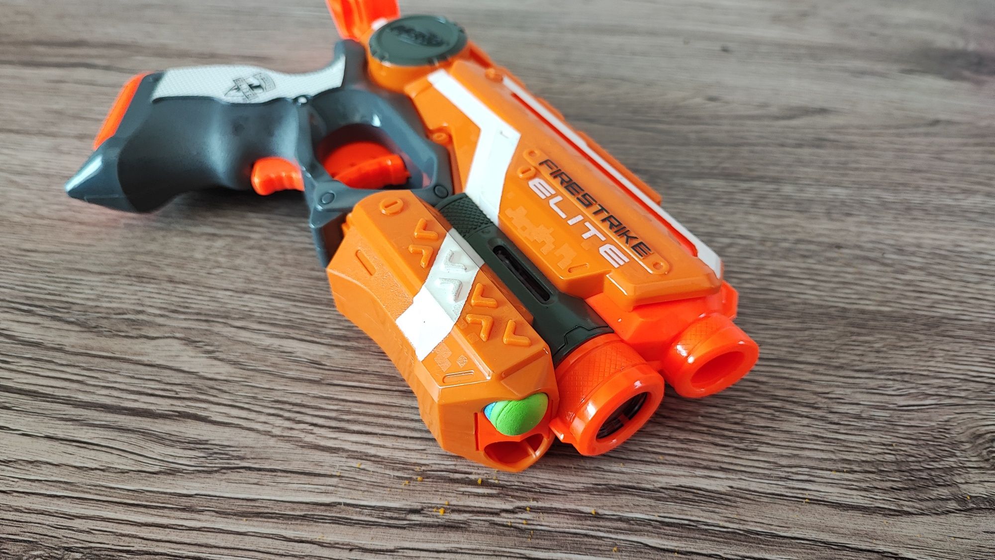 NERF pistolet na strzałki z laserem