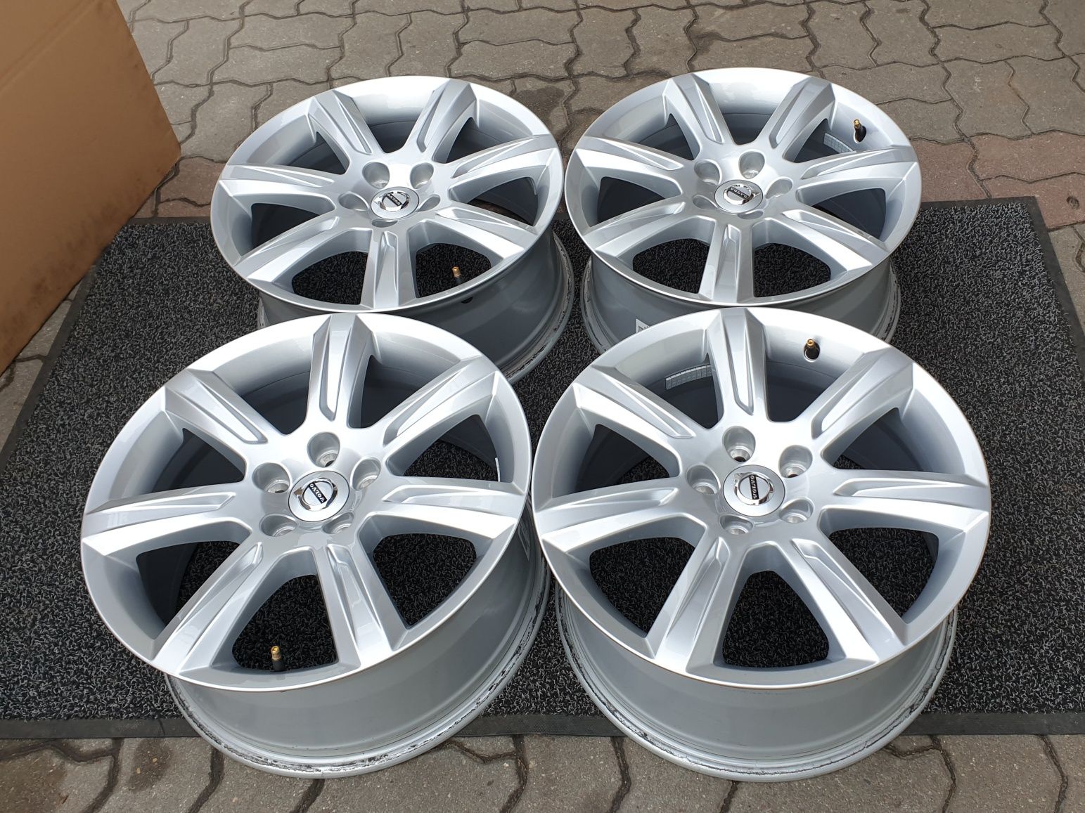 IDEALNE Felgi Alu 17" Volvo S90 V90 XC60 XC40 5x108 Oryginalne