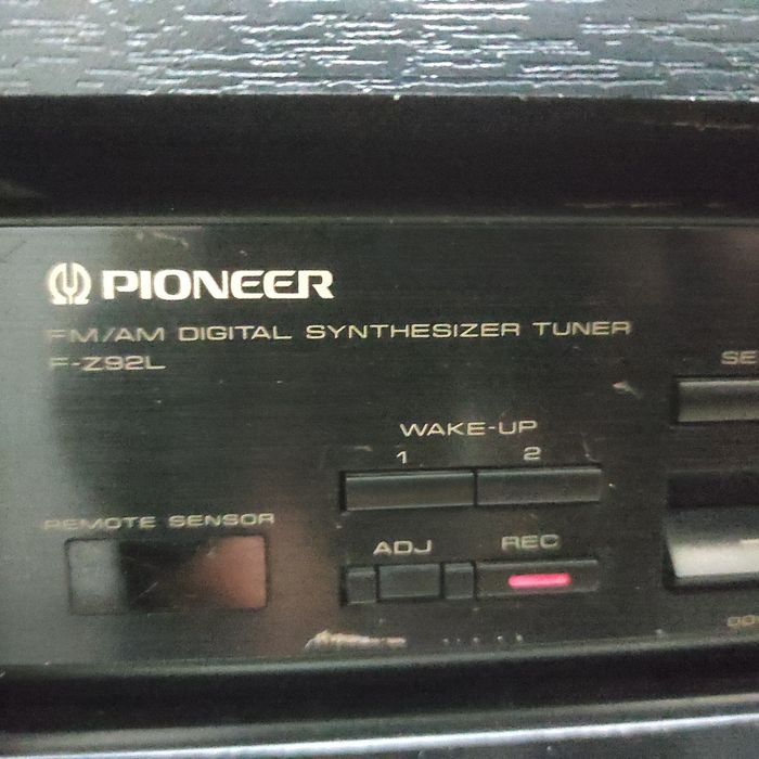 Aparelhagem Pioneer com colunas e móvel