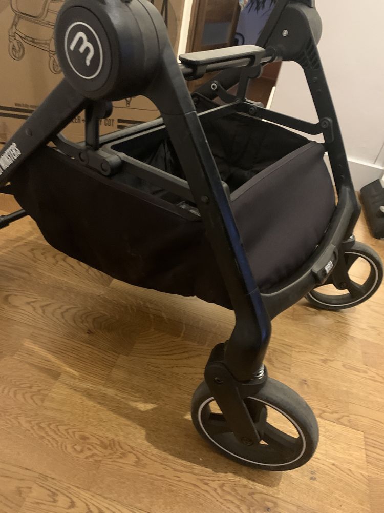 Lekki i kompaktowy wózek Baby Monsters Dakar