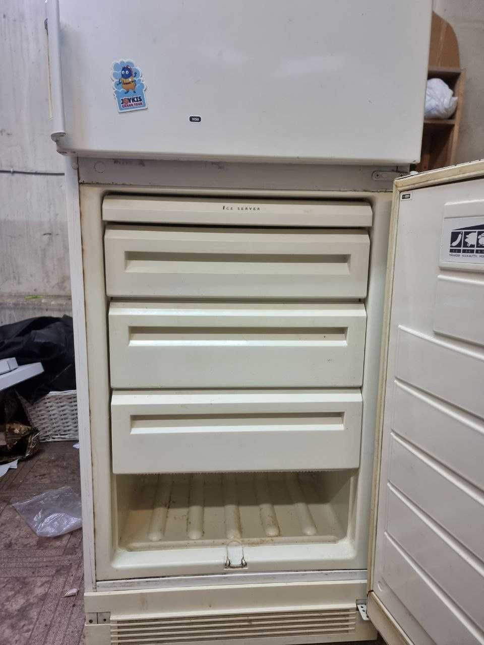 Продам холодильник Electrolux.