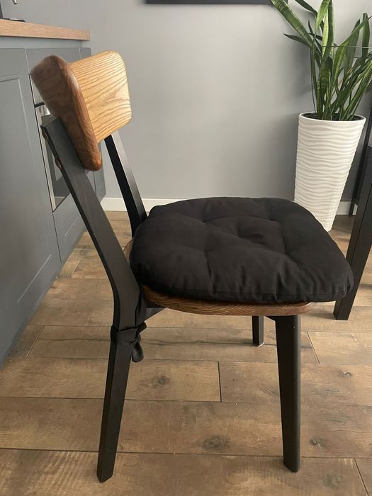 Комплект з чотирьох стільців (з натурального дерева)