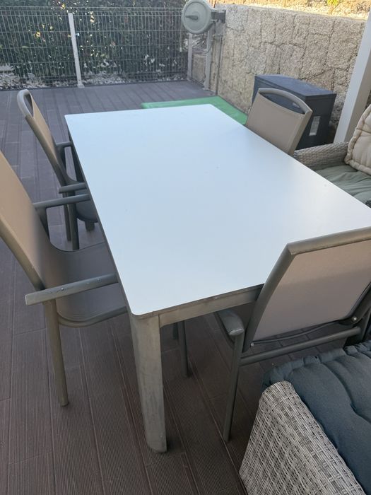 Sofas e mesa jardim