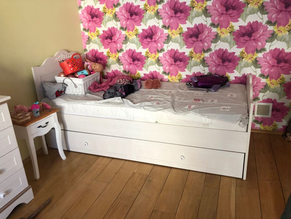 Меблі в дитячу кімнату для дівчинки