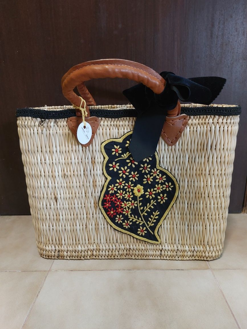 Cesta coração viana bordado à mão