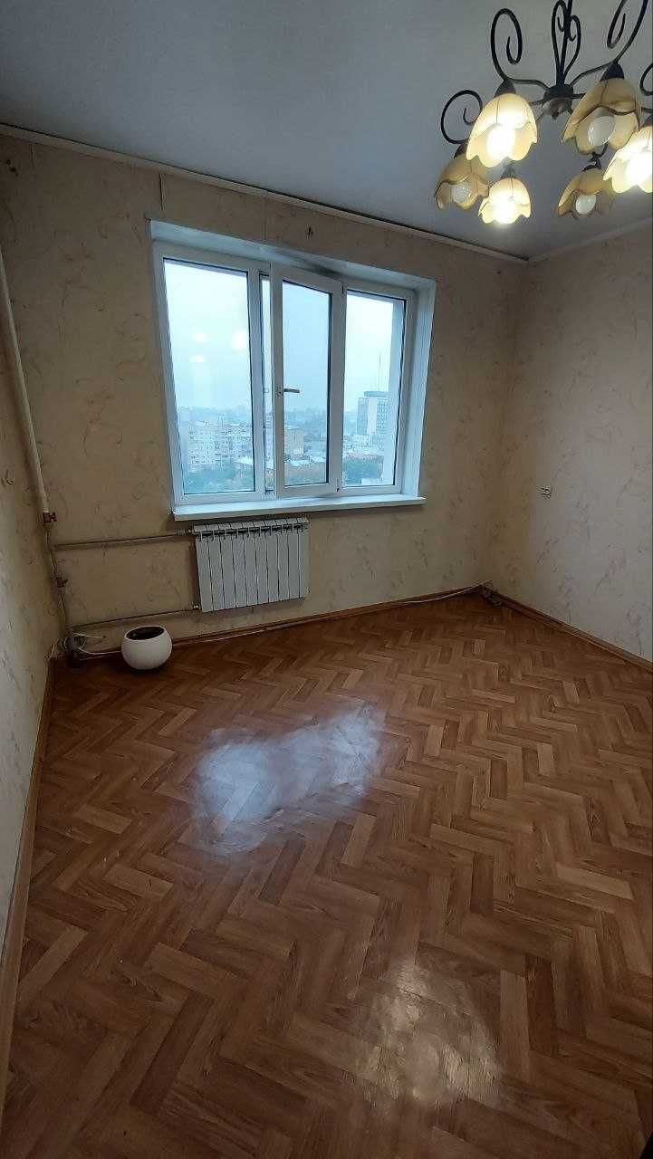 Продам 2 к квартиру на Молочній, з ремонтом. Метро поруч.