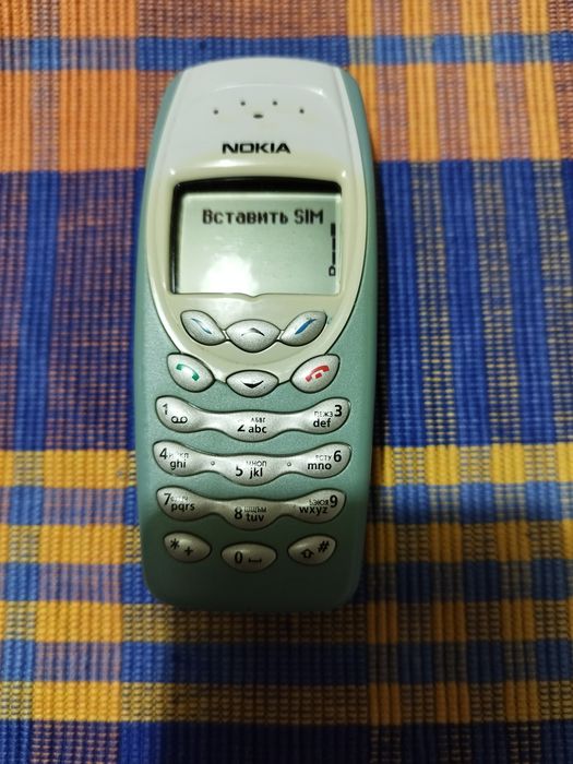 Nokia 3410 с блоком питания.