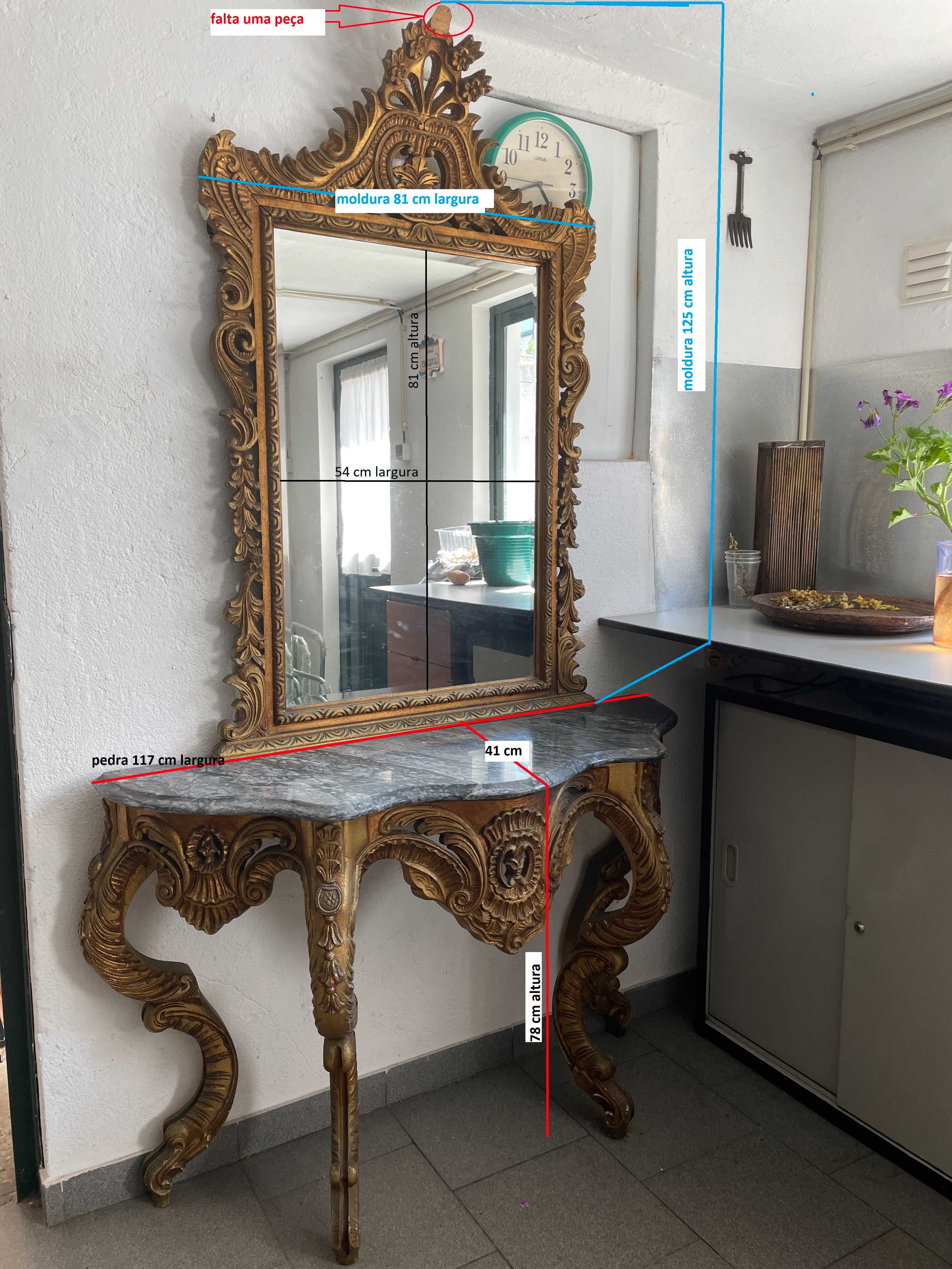 Vintage - Credencia/Mesa em talha dourada