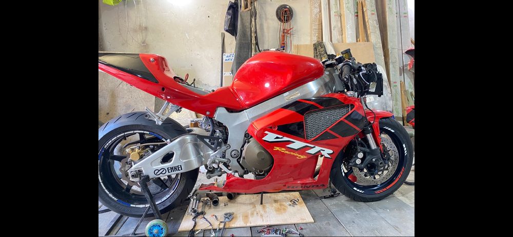 Honda vtr1000 sp2.   RC51