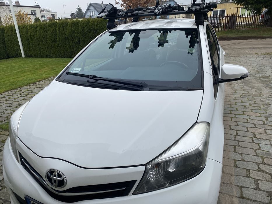 Toyota Yaris 1.0 VVT-i Luna,2014,Benzyna,5 drzwi,Koła letnie i zimowe