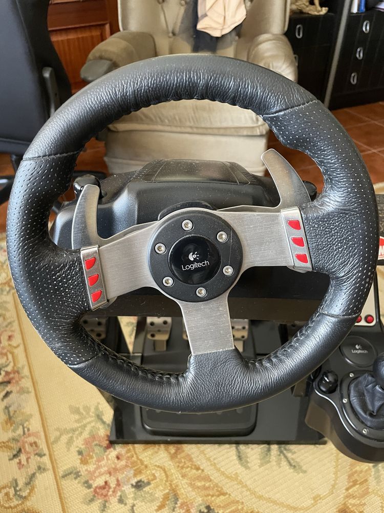 Volante g27 como novo + suporte feito em madeira