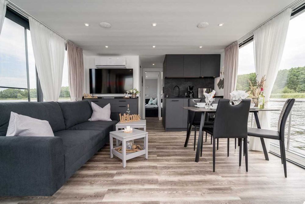 Katamaran Independent 12x4.5m