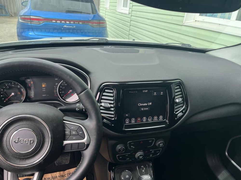Продам Jeep compass