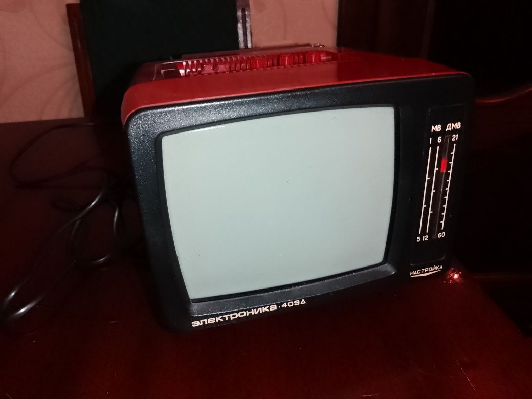 Продам телевизор Электроника 409д