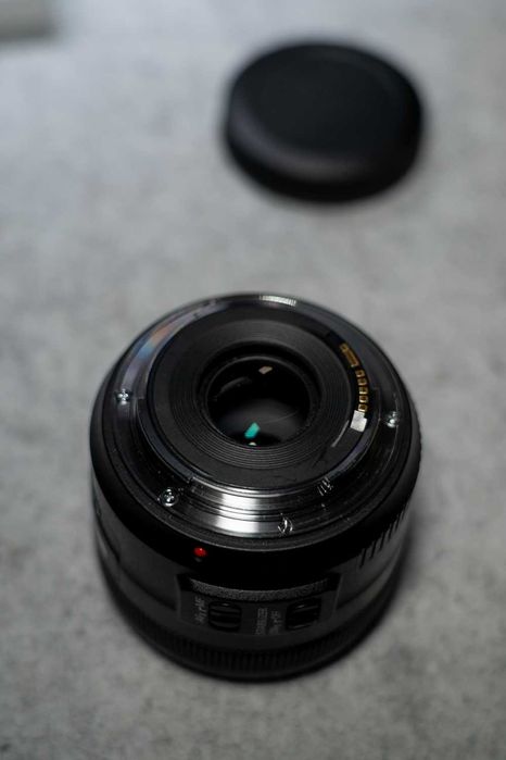 Canon EF 35 F2 IS USM zadbany obiektyw stabilizacja