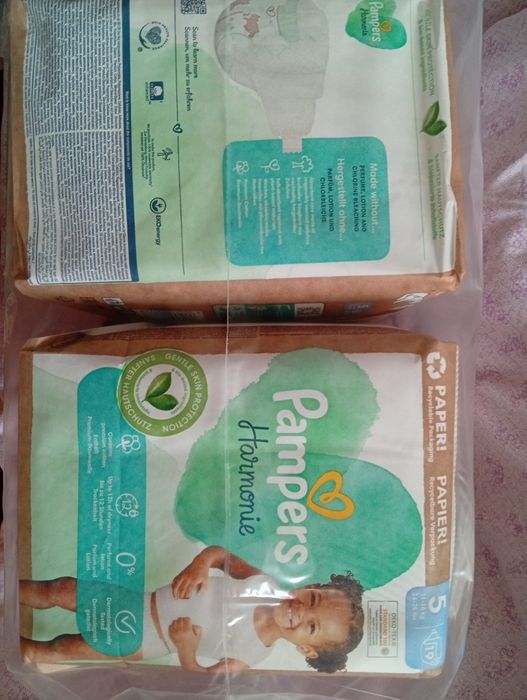 Підгузки дитячі нові Pampers harmonie 5