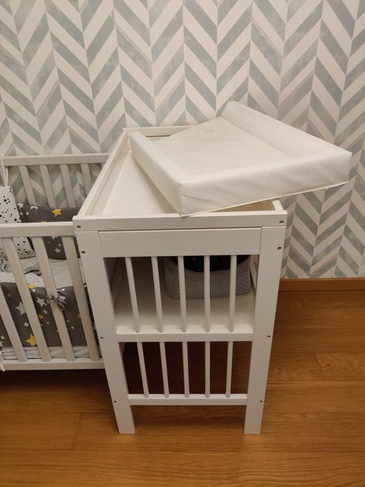 Berço e muda fraldas