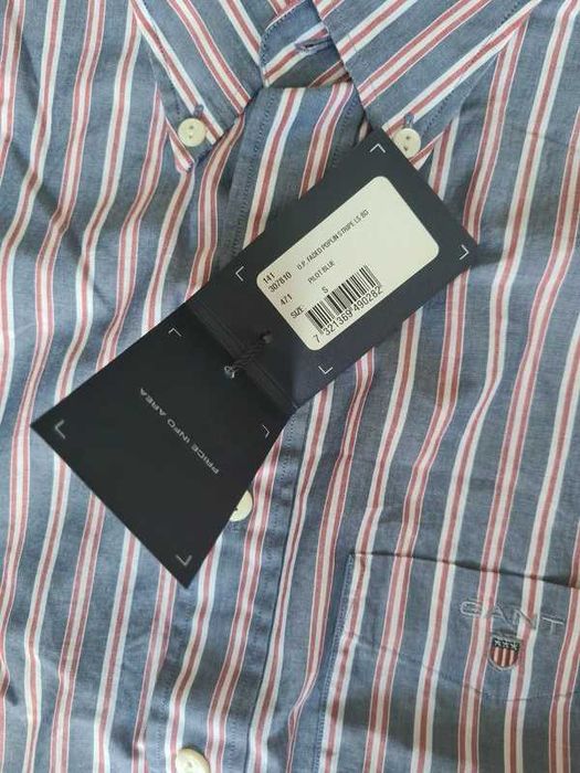 Camisa listrada azul e vermelha da Gant