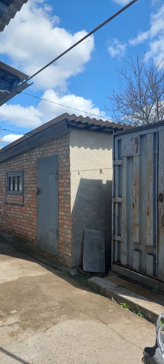Продається будинок в житловому стані з земельною ділянкою у м. Конотоп