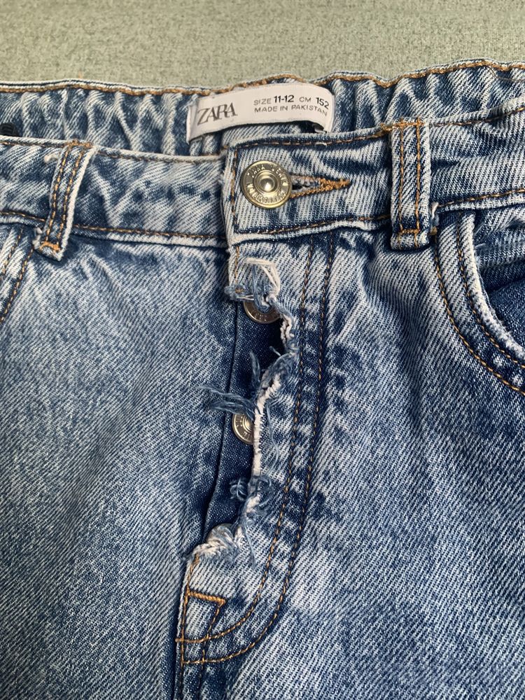 Zara Oryginalne Jeansy z naszyta latka