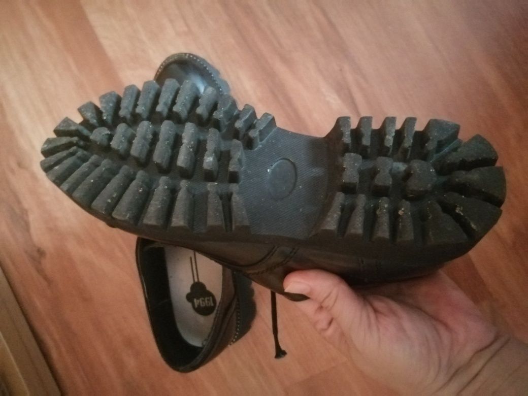 Buty czarne lakierki damskie