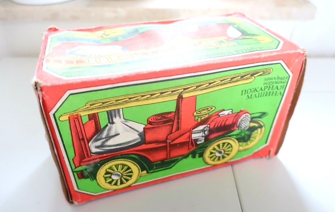 Stara zabawka straż pożarna wóz strażacki prl ZSRR kluczyk autko