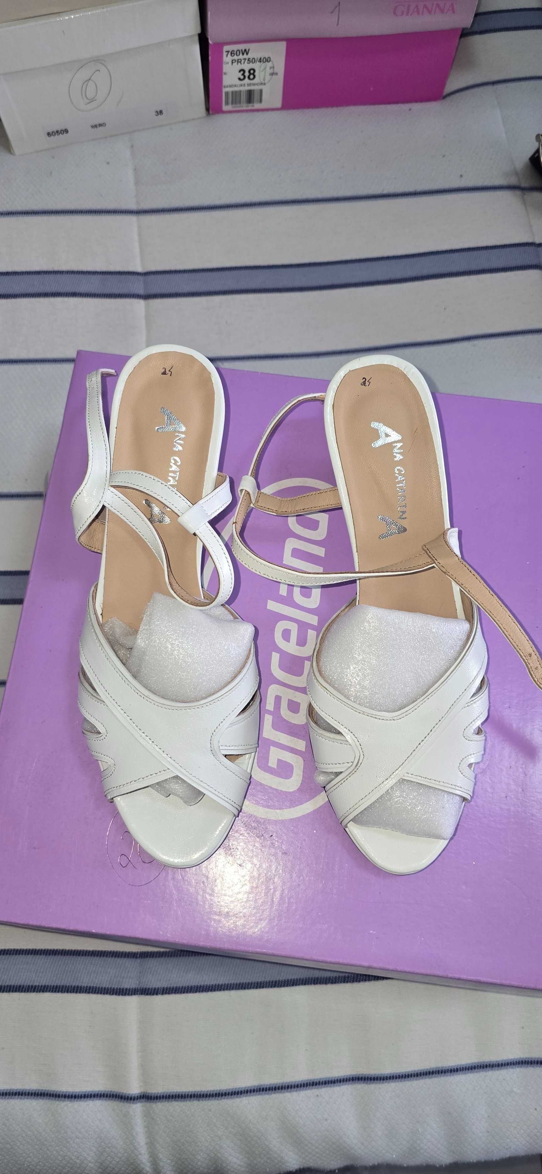 Sapatos praticamente novos