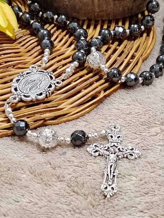 Terços Lindíssimos e Brilhantes feitos a mão com pedras naturais